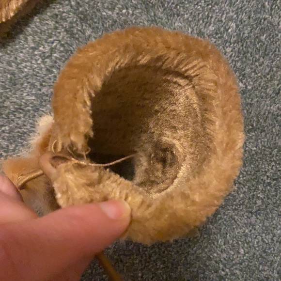 Brown gloves with faux fur and open finger tips, adjustable at wrists - Picture 9 of 10